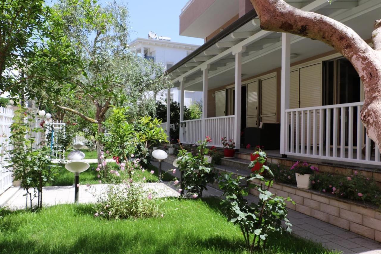 Twin Appartement Golem (Tirana)
